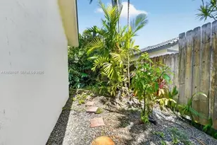 8514 SW 209th Ln, Cutler Bay, FL 33189 - Photo 4