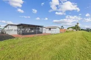 10471 SW 141st Dr, Miami, FL 33176 - Photo 10