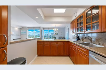 2401 Collins Ave #1709, Miami Beach, FL 33140 - Photo 12