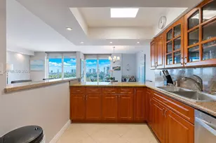 2401 Collins Ave, Miami Beach, FL 33140 - Photo 12