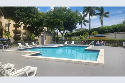 8290 Lake Dr #405, Doral, FL 33166 - Photo 26