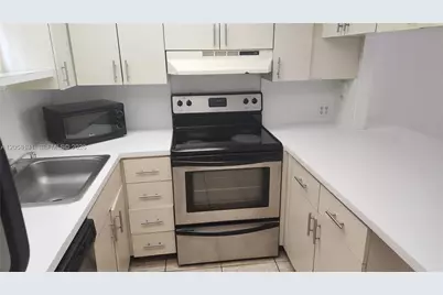 8290 Lake Dr #405, Doral, FL 33166 - Photo 2
