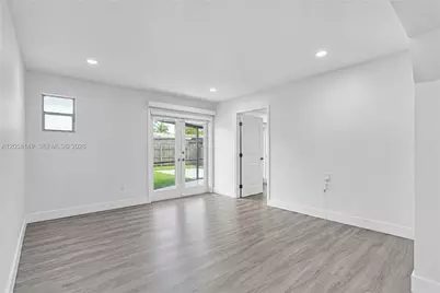 8720 NW 11th St, Pembroke Pines, FL 33024 - Photo 24