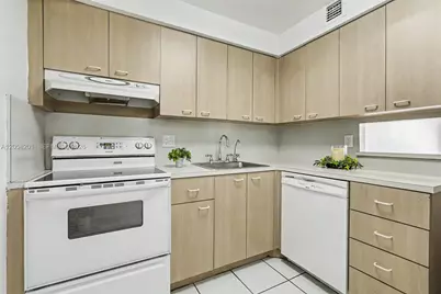 1825 W 44th Pl #509, Hialeah, FL 33012 - Photo 14