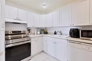 4400 Hillcrest Dr, Hollywood, FL 33021 - Photo 6