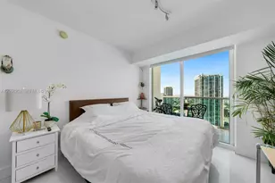 41 SE 5th St, Miami, FL 33131 - Photo 16