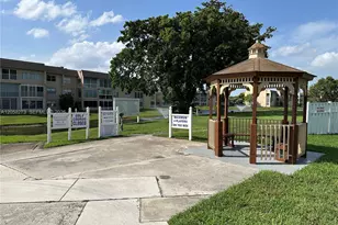 9801 Sunrise Lakes Blvd, Sunrise, FL 33322 - Photo 38