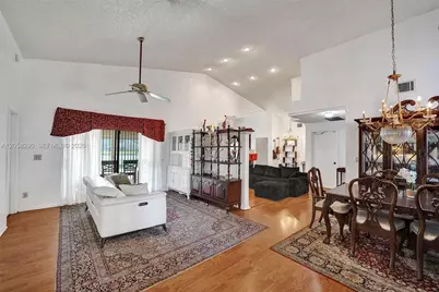 1720 W Oak Knoll Cir, Davie, FL 33324 - Photo 6
