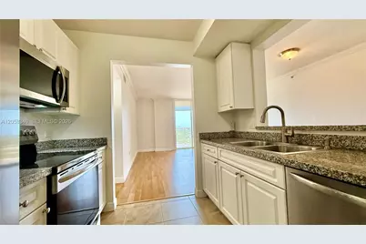 900 SW 8th St #1501, Miami, FL 33130 - Photo 6
