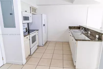 1 Glen Royal Pkwy #809, Miami, FL 33125 - Photo 4