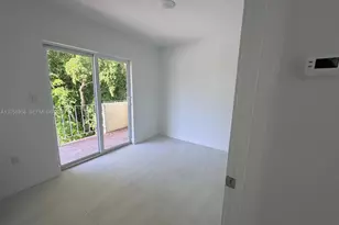 921 SW 7th St, Miami, FL 33130 - Photo 14