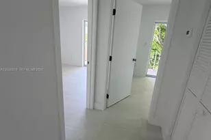 921 SW 7th St, Miami, FL 33130 - Photo 8