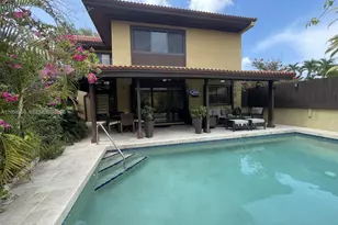 1066 NE 202nd Ln, Miami, FL 33179 - Photo 28