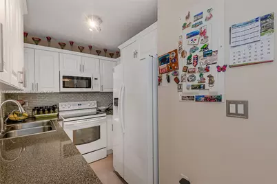 11559 SW 7th St, Sweetwater, FL 33174 - Photo 8