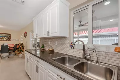11559 SW 7th St, Sweetwater, FL 33174 - Photo 10