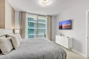 77 SE 5th St, Miami, FL 33131 - Photo 2