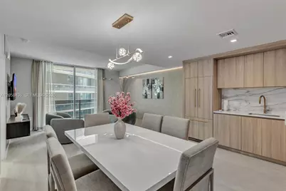 77 SE 5th St #2006, Miami, FL 33131 - Photo 14