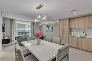 77 SE 5th St, Miami, FL 33131 - Photo 14