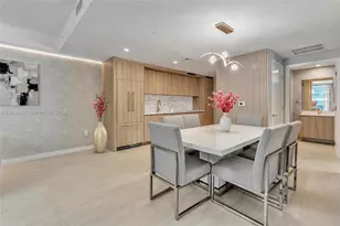 77 SE 5th St, Miami, FL 33131 - Photo 14