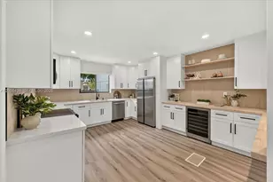 205 NE 123rd St, North Miami, FL 33161 - Photo 12