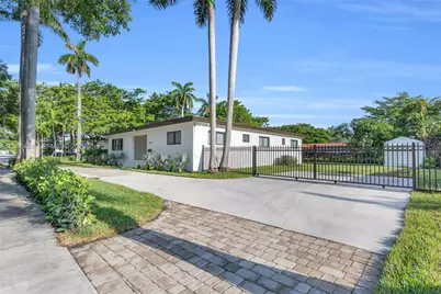 205 NE 123rd St, North Miami, FL 33161 - Photo 4