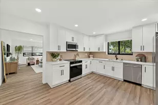 205 NE 123rd St, North Miami, FL 33161 - Photo 14