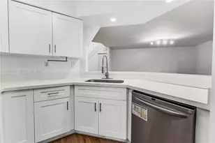 9005 W Sunrise Blvd, Plantation, FL 33322 - Photo 6