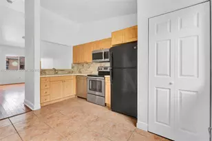 7851 NW 6th St, Pembroke Pines, FL 33024 - Photo 12