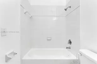 7851 NW 6th St, Pembroke Pines, FL 33024 - Photo 16