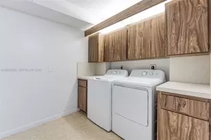 1719 Whitehall Dr, Davie, FL 33324 - Photo 32