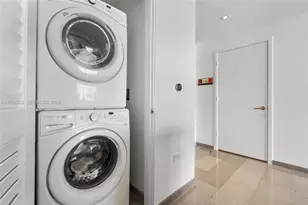 68 SE 6th St, Miami, FL 33131 - Photo 22