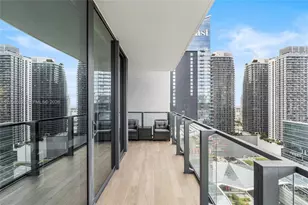 68 SE 6th St, Miami, FL 33131 - Photo 20