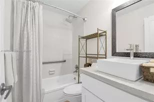 2701 Middle River Dr, Fort Lauderdale, FL 33306 - Photo 12