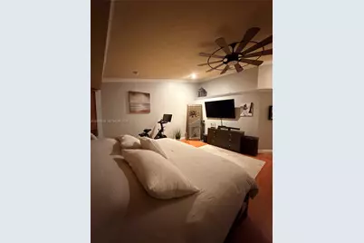 19450 NW 7th St, Pembroke Pines, FL 33029 - Photo 6