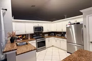 19450 NW 7th St, Pembroke Pines, FL 33029 - Photo 2