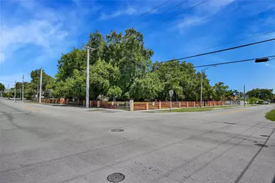 2810 NW 14th St, Miami, FL 33125 - Photo 8