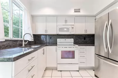 21 Madeira Ave #18, Coral Gables, FL 33134 - Photo 6