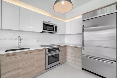 1300 Brickell Bay Dr #2005, Miami, FL 33131 - Photo 12