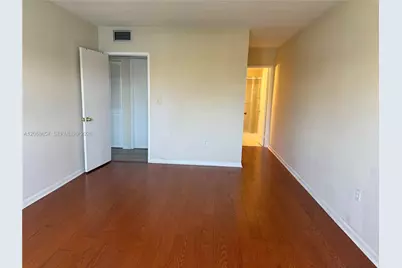 400 Kings Point Dr #311, Sunny Isles Beach, FL 33160 - Photo 6