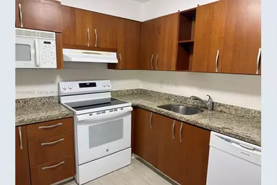 400 Kings Point Dr #311, Sunny Isles Beach, FL 33160 - Photo 4