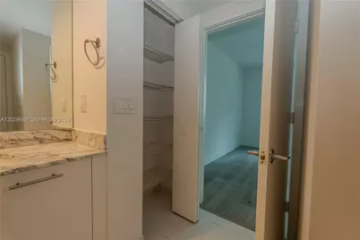 500 Brickell Ave #1407, Miami, FL 33131 - Photo 28
