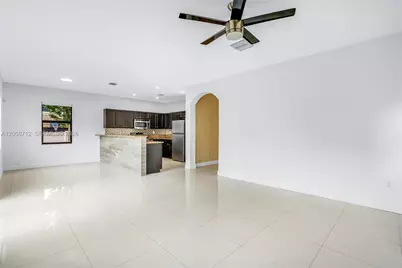 8788 W 35th Ct, Hialeah, FL 33018 - Photo 12