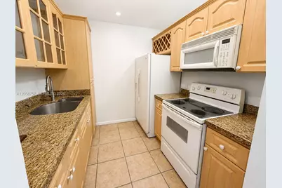 1301 SW 135th Ter #406J, Pembroke Pines, FL 33027 - Photo 4
