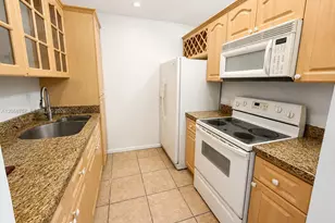 1301 SW 135th Terrace, Pembroke Pines, FL 33027 - Photo 4