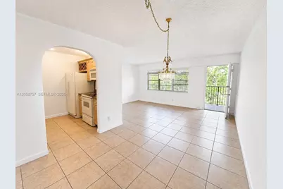 1301 SW 135th Ter #406J, Pembroke Pines, FL 33027 - Photo 2