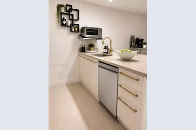 185 SW 7th St #2503, Miami, FL 33130 - Photo 6