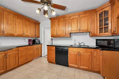 220 SW 65th Ave, Pembroke Pines, FL 33023 - Photo 10