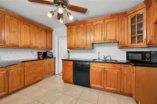 220 SW 65th Ave, Pembroke Pines, FL 33023 - Photo 10
