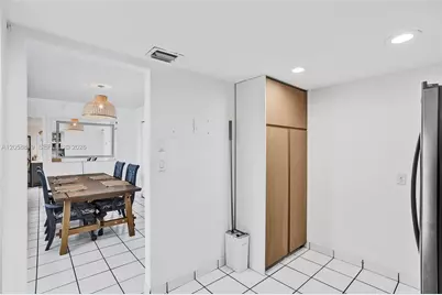 100 Bayview Dr #401, Sunny Isles Beach, FL 33160 - Photo 4