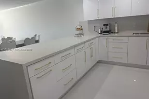 5401 Collins Ave, Miami Beach, FL 33140 - Photo 18